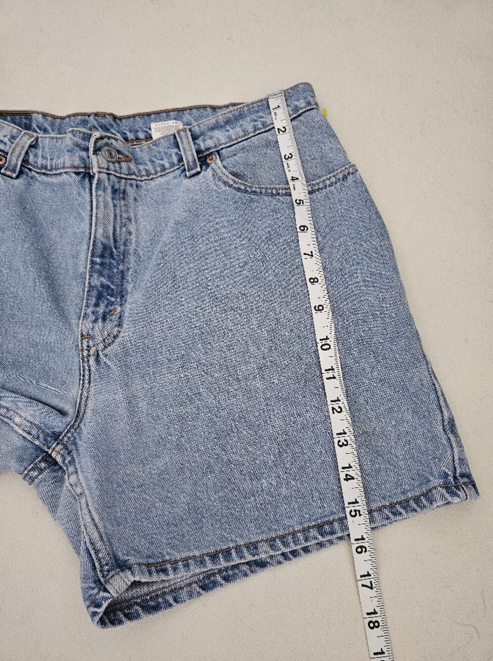 PERFECT CONDITION VINTAGE LEVI'S Light Blue Denim Wms Shorts 100% Cotton Sz 14 R - Picture 7 of 11